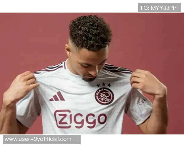 三位球星在欧冠客场对阿贾克斯上演帽子戏法的精彩瞬间